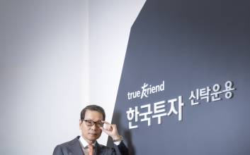 ‘ETF 아버지’ 배재규 “개인 투자, 최소 5년은 봐야…‘장기·분산투자’가 답” [이코노 인터뷰]